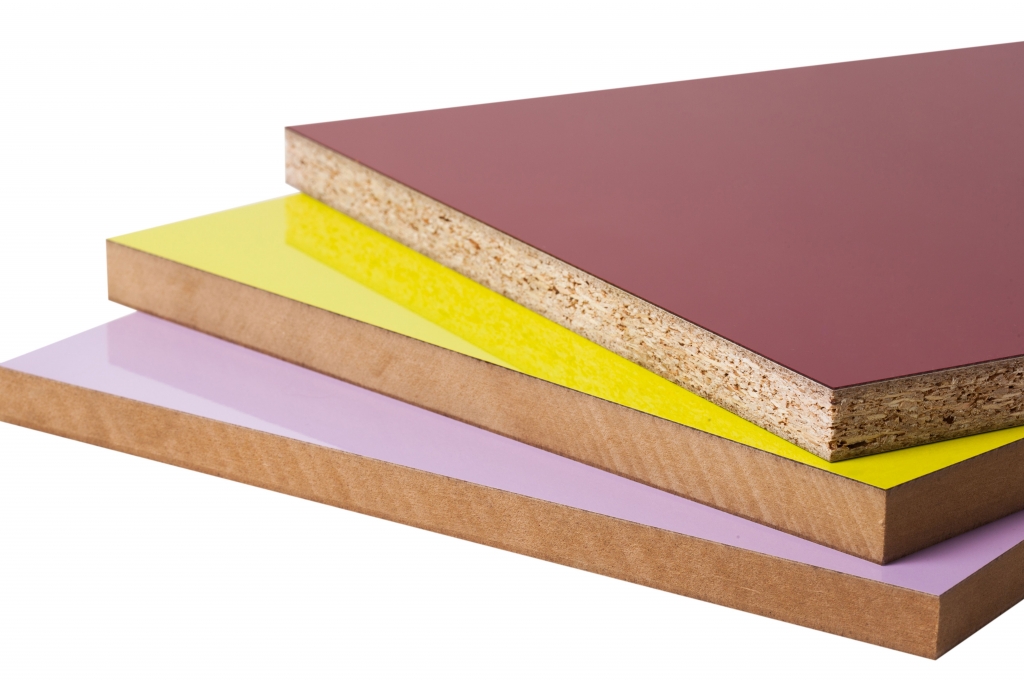 Laminovaná dřevotřísková deska se používá při výrobě kuchyňského a koupelnového nábytku.